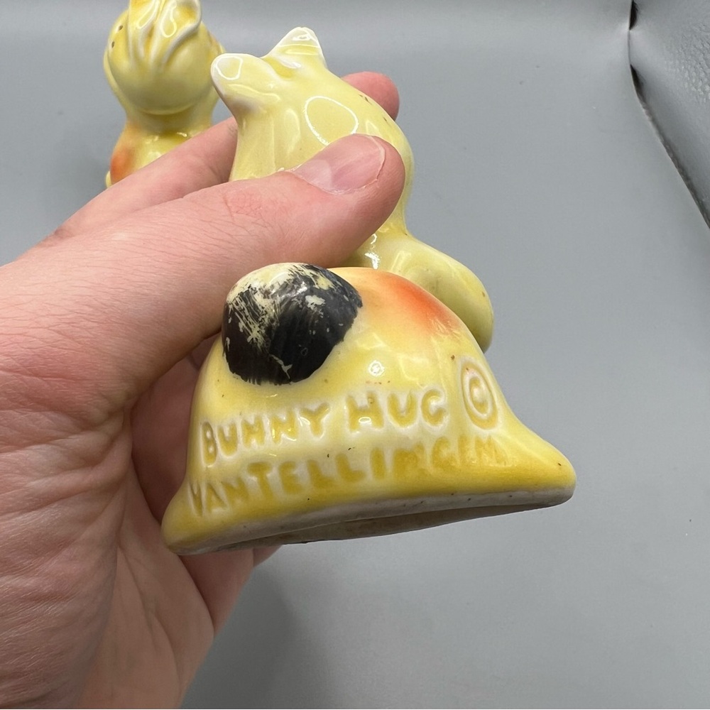 Vintage Van Tellingen Huggers Bunny Hug Salt & Pepper Shakers 1940's Yellow - Picture 7 of 8
